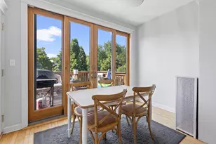 2541 W Argyle St, Chicago, IL 60625 - Photo 8