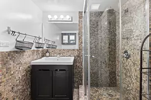 2541 W Argyle St, Chicago, IL 60625 - Photo 20