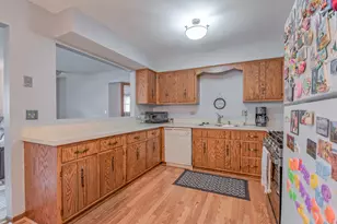 2512 Live Oak Dr, Crest Hill, IL 60403 - Photo 4