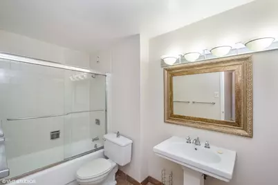 211 E Ohio Street #2207, Chicago, IL 60611 - Photo 10