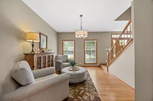 4542 Hatch Ln, Lisle, IL 60532 - Photo 2