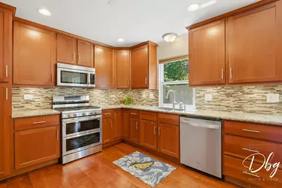 319 E Camden Lane, Round Lake Beach, IL 60073 - Photo 12