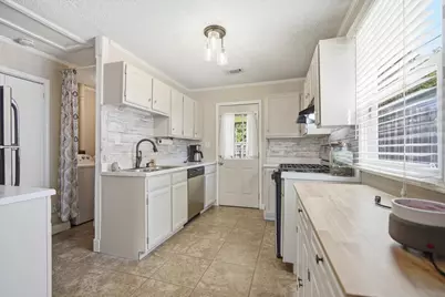 1109 N State Street, Bloomington, IL 61701 - Photo 10