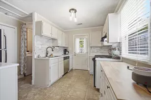 1109 N State St, Bloomington, IL 61701 - Photo 10