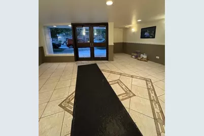 2424 W Estes Avenue #4I, Chicago, IL 60645 - Photo 2