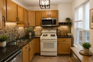 2424 W Estes Ave, Chicago, IL 60645 - Photo 8