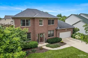 386 Essex Dr, Oswego, IL 60543 - Photo 2