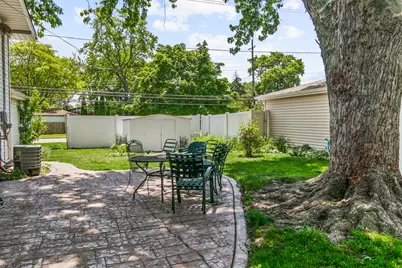 178 W Normandy Drive, Chicago Heights, IL 60411 - Photo 4