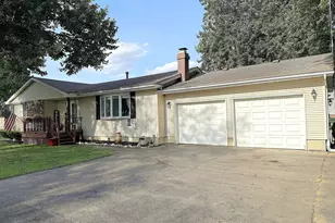 205 S Moose St, Mason City, IL 62664 - Photo 2