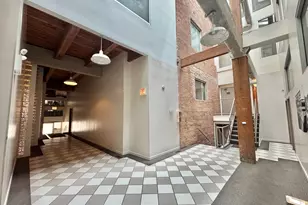 1122 W Newport Ave, Chicago, IL 60657 - Photo 4