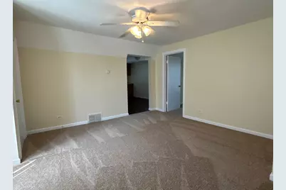418 Saint Charles Street #B, Elgin, IL 60120 - Photo 4