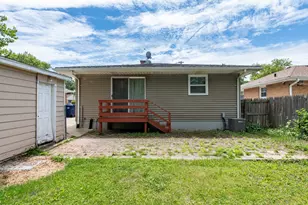 2528 Lucia Ave, Waukegan, IL 60085 - Photo 32