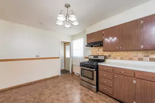 2528 Lucia Ave, Waukegan, IL 60085 - Photo 10