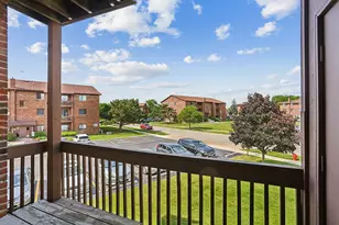 15719 Peggy Ln, Oak Forest, IL 60452 - Photo 2