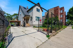 7412 S Phillips Ave, Chicago, IL 60649 - Photo 1