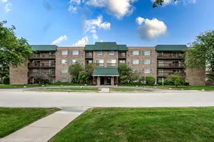 675 Grove Dr, Elk Grove Village, IL 60007 - Photo 1