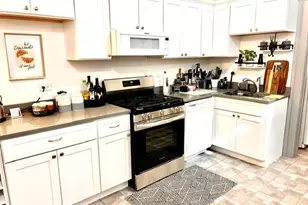 717 W Junior Terrace, Chicago, IL 60613 - Photo 8