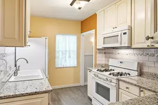 389 Addison Rd, Riverside, IL 60546 - Photo 10