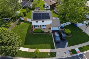 1738 Newport St, Glendale Heights, IL 60139 - Photo 2