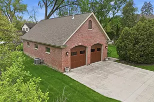 540 N Columbine Ave, Lombard, IL 60148 - Photo 2
