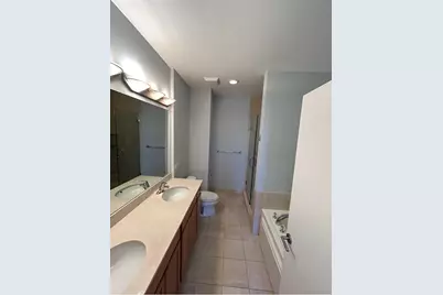 834 W Montrose Avenue #403, Chicago, IL 60613 - Photo 12