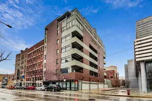 834 W Montrose Ave, Chicago, IL 60613 - Photo 1