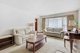 5716 W Gunnison St, Chicago, IL 60630 - Photo 4