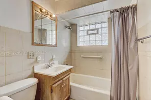 5716 W Gunnison St, Chicago, IL 60630 - Photo 8