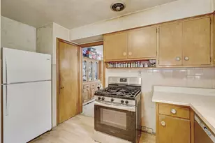 5716 W Gunnison St, Chicago, IL 60630 - Photo 10