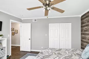 419 Deerpath Dr, Lindenhurst, IL 60046 - Photo 12