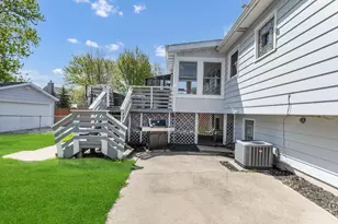 419 Deerpath Dr, Lindenhurst, IL 60046 - Photo 26