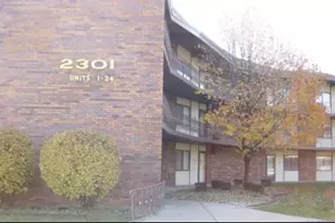 2301 Holiday Ter, Lansing, IL 60438 - Photo 2