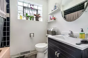 3237 W 38th Pl, Chicago, IL 60632 - Photo 8