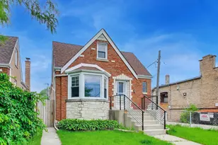 5718 N Parkside Ave, Chicago, IL 60646 - Photo 1