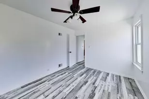 5718 N Parkside Ave, Chicago, IL 60646 - Photo 8