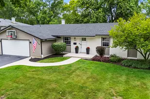 1005 W Firestone Dr, Hoffman Estates, IL 60192 - Photo 1