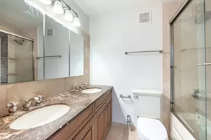 111 E Chestnut St, Chicago, IL 60611 - Photo 14