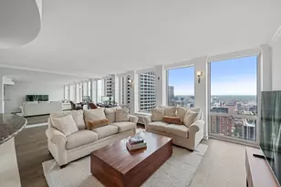 111 E Chestnut St, Chicago, IL 60611 - Photo 2