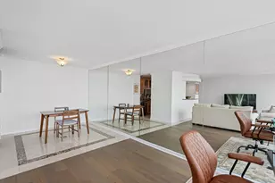 111 E Chestnut St, Chicago, IL 60611 - Photo 8