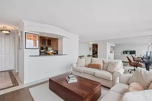111 E Chestnut St, Chicago, IL 60611 - Photo 6