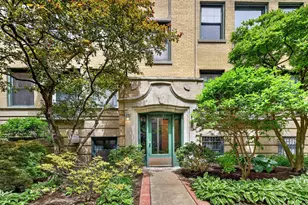 7033 N Sheridan Rd, Chicago, IL 60626 - Photo 1