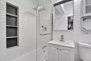 7033 N Sheridan Rd, Chicago, IL 60626 - Photo 12