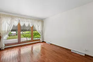 311 W Cypress St, Arlington Heights, IL 60005 - Photo 4