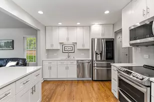 430 Amherst Ln, Hoffman Estates, IL 60169 - Photo 8