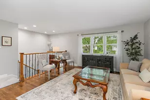 430 Amherst Ln, Hoffman Estates, IL 60169 - Photo 4