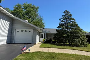 7304 Lynda Ct, Fox Lake, IL 60020 - Photo 2