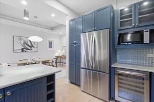 1327 W Barry St, Chicago, IL 60657 - Photo 4