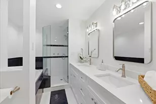 1327 W Barry St, Chicago, IL 60657 - Photo 12