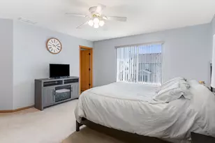 604 Silver Creek Dr, Joliet, IL 60431 - Photo 16