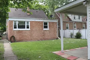 10134 S Bensley Ave, Chicago, IL 60617 - Photo 18